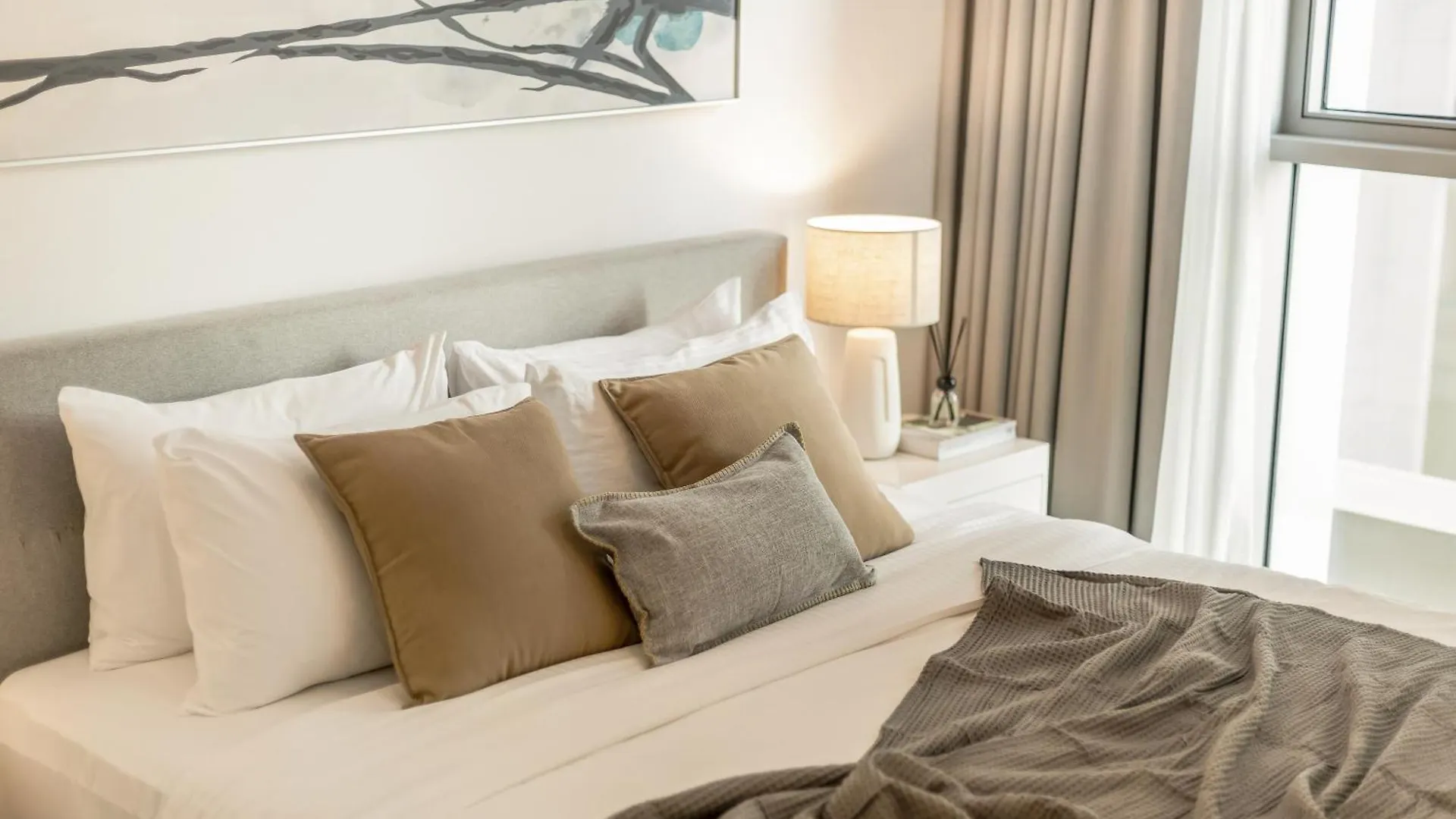 2Br Coastal Luxury Retreat At Emaar Beachfront Dubai
