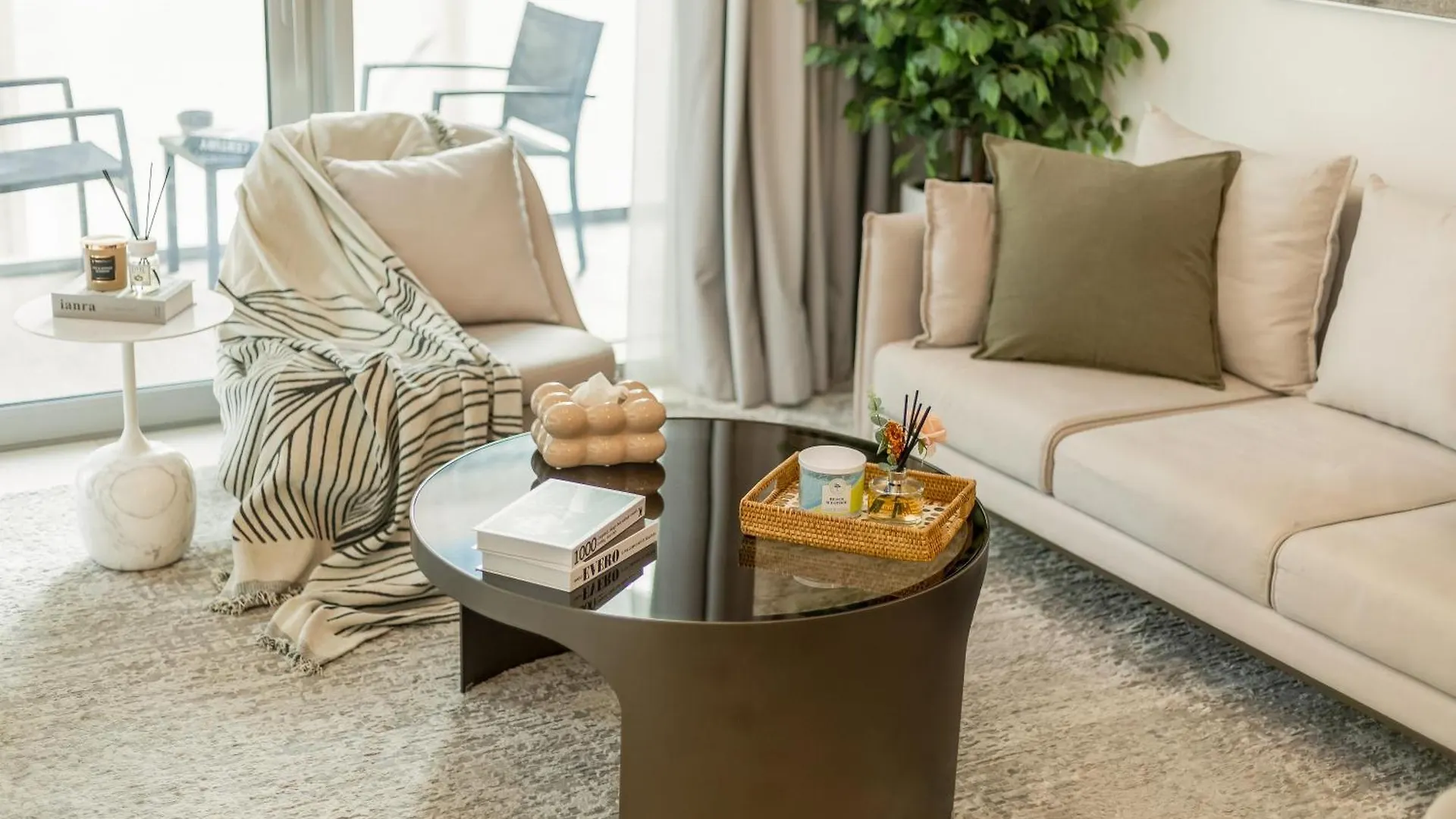 2Br Coastal Luxury Retreat At Emaar Beachfront Dubai 0*,