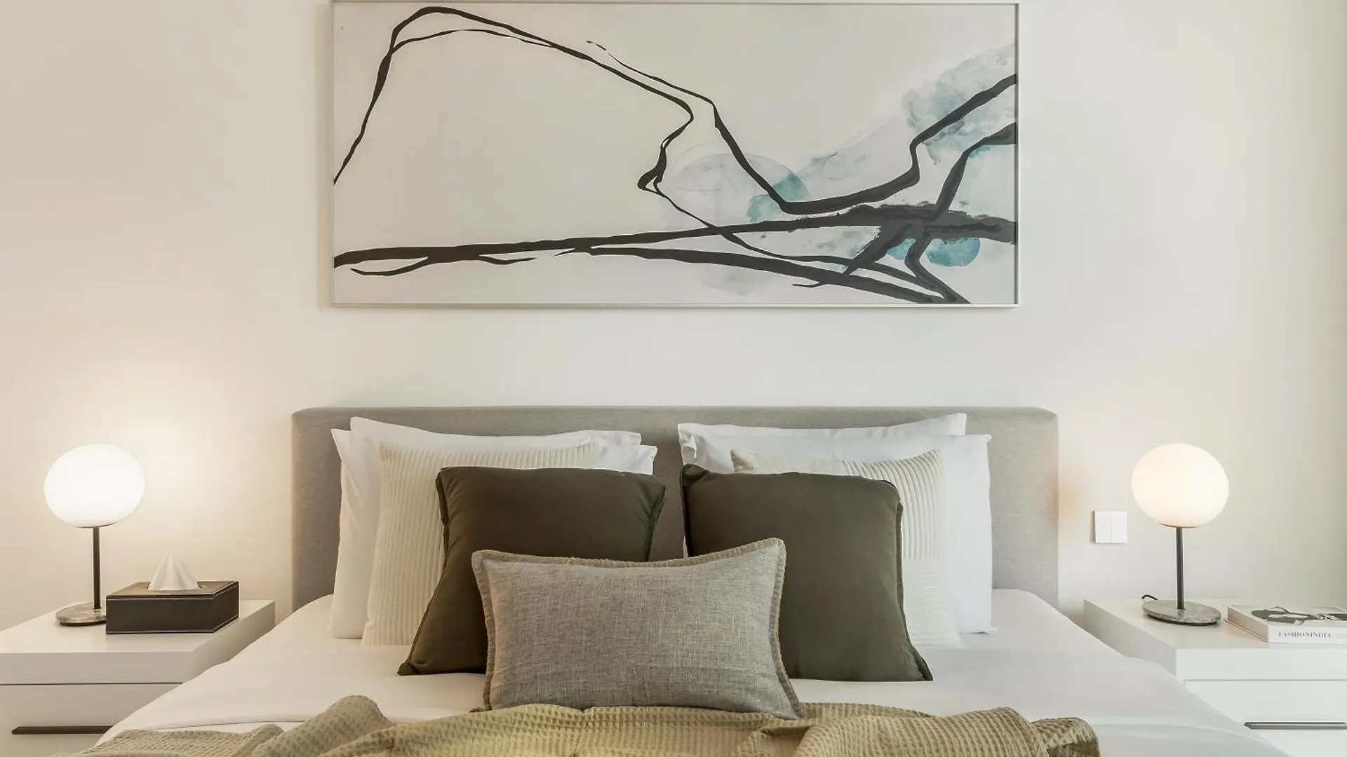 Apartment 2Br Coastal Luxury Retreat At Emaar Beachfront Dubai