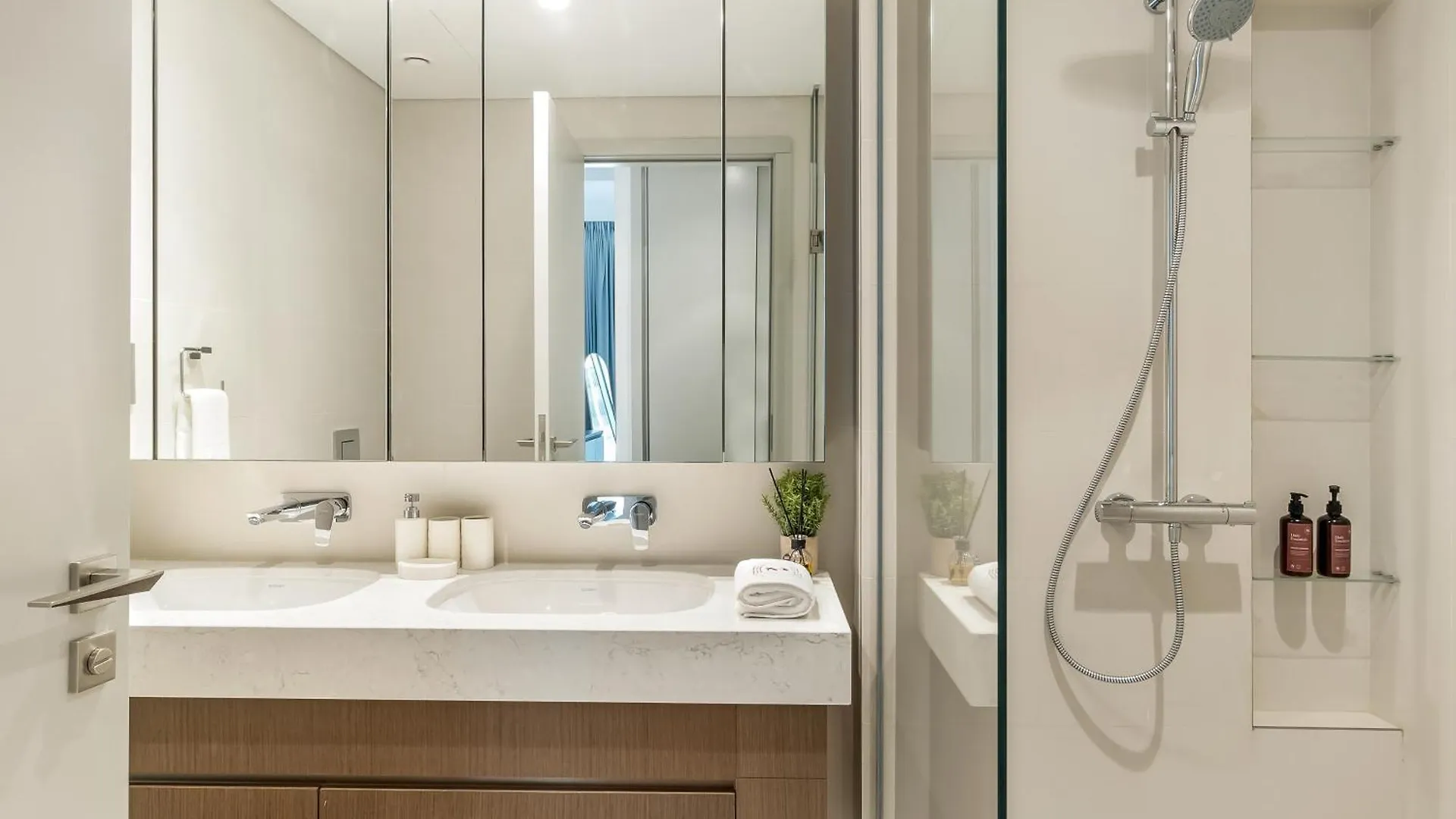 2Br Coastal Luxury Retreat At Emaar Beachfront Dubai Apartment